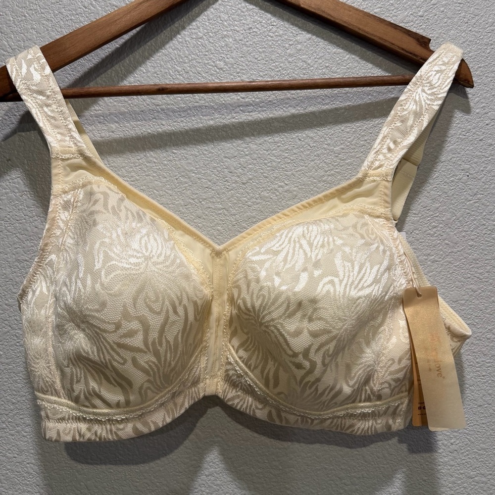 Wingslove Full Coverage Underwire Bra 44B Nude Beige Lace Support NWT